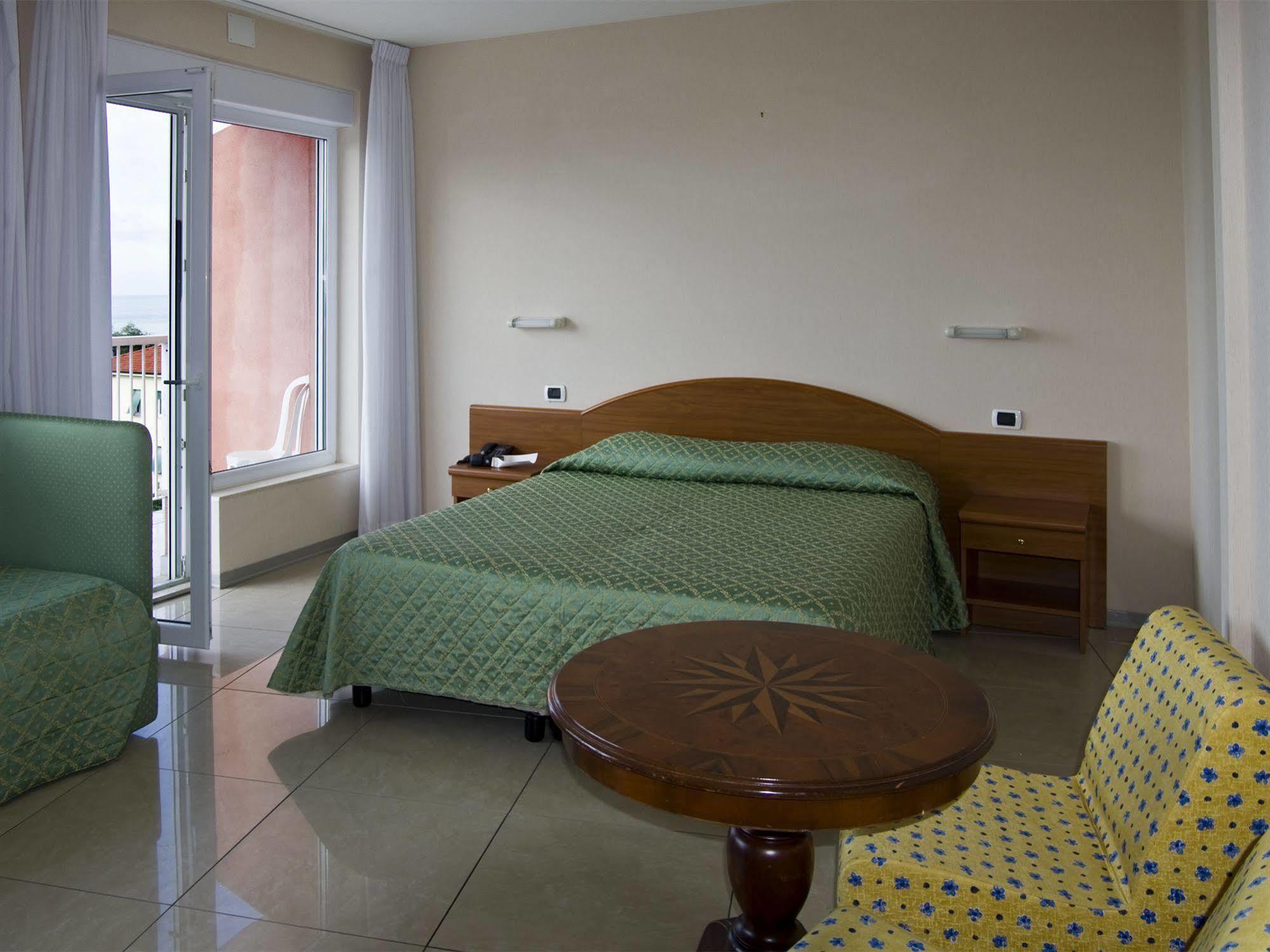 Hotel Cristallo Lerici Esterno foto